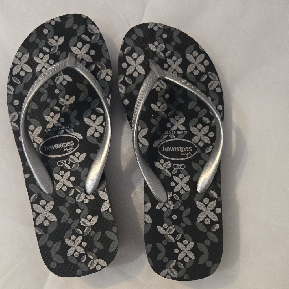 Havaianas Women's Silver and Black Floral Sandals